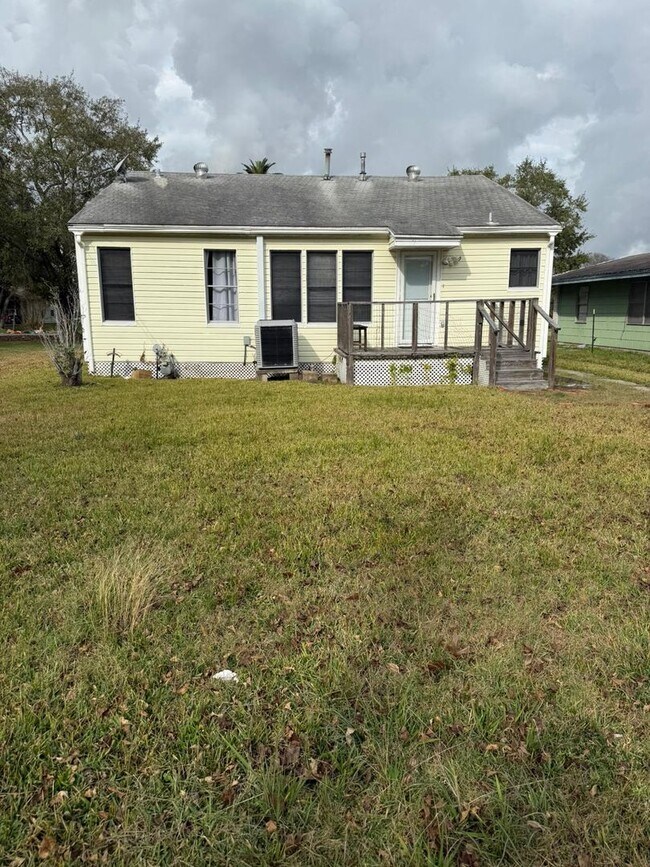 Building Photo - 3330 12th St