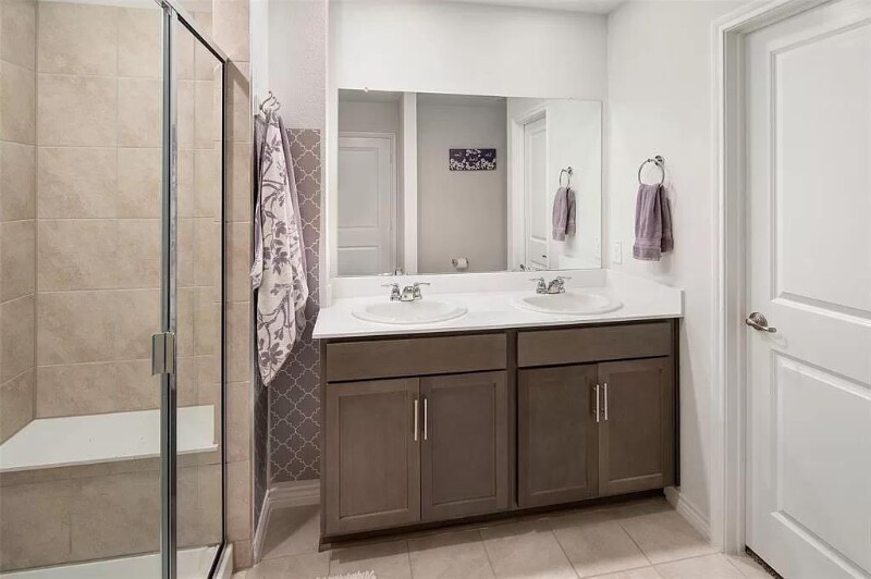 Building Photo - 604 Saddle Club Way