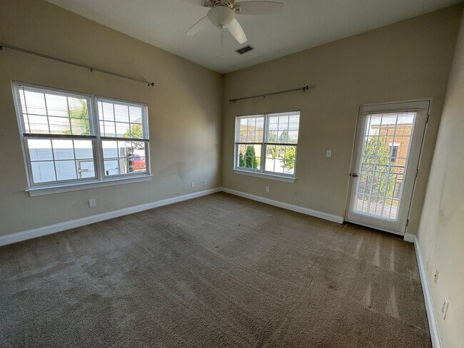 Building Photo - Upper Level Apartment in Wyndhurst