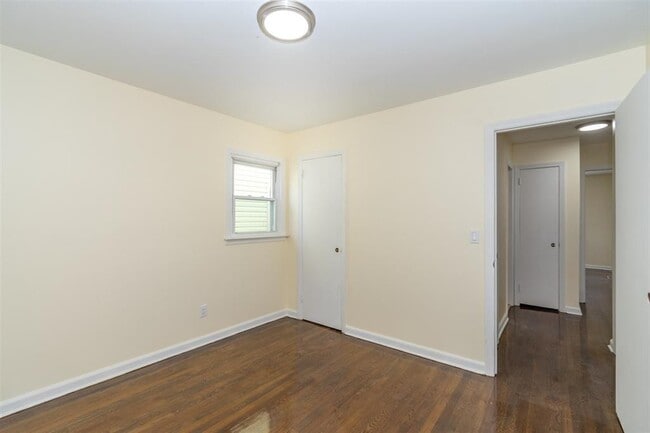 Building Photo - 7 Burdette Pl