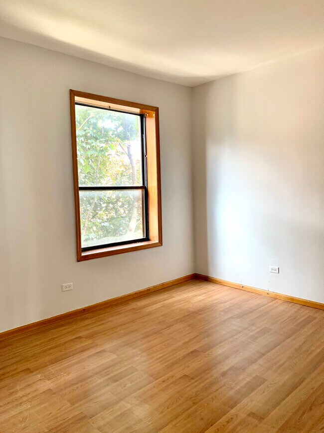 Building Photo - 6106 S Dorchester Ave