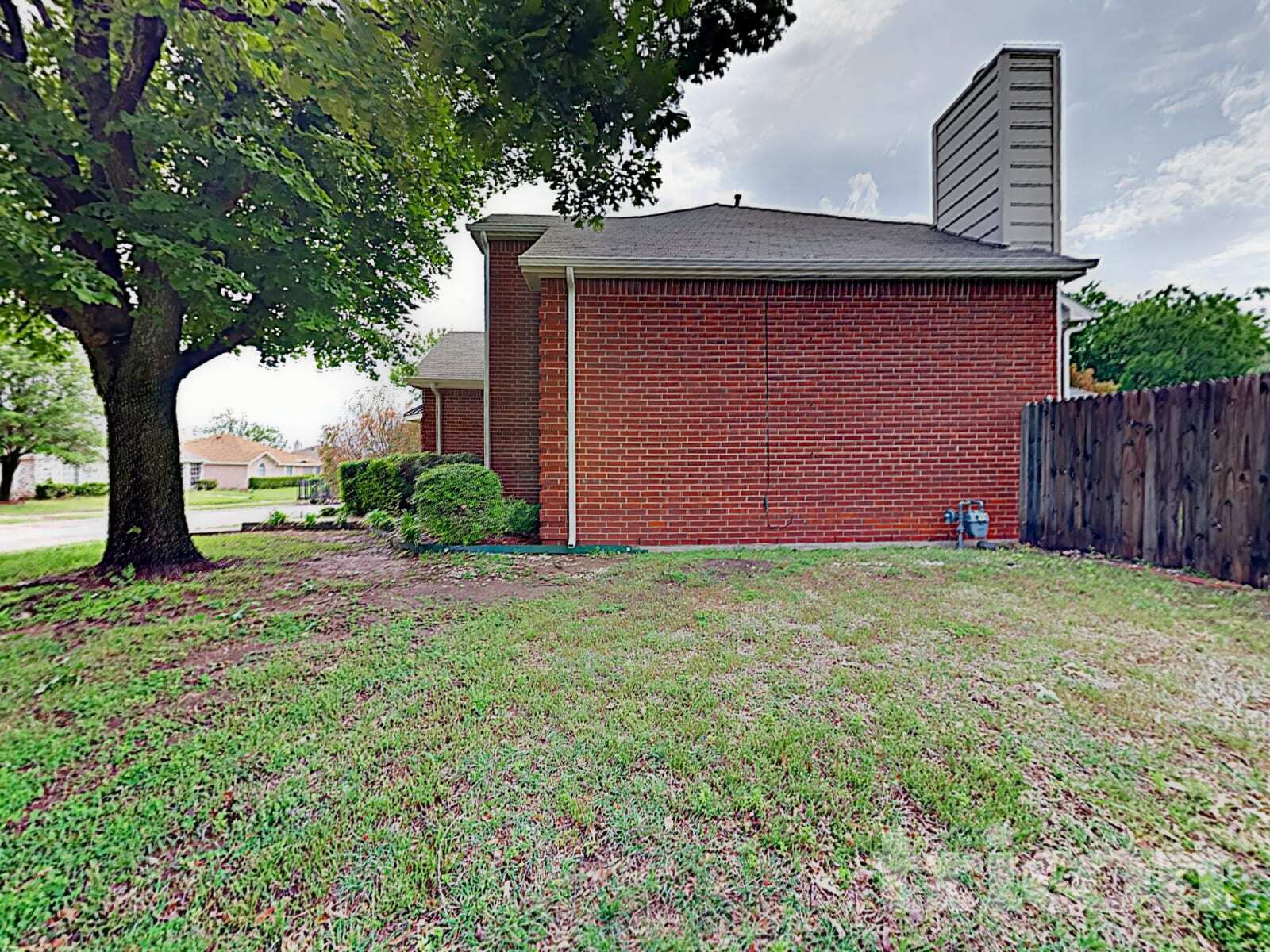 Building Photo - 1028 Glencrest Dr