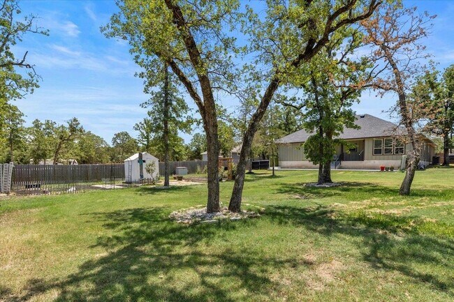 Building Photo - 127 Medlar Dr