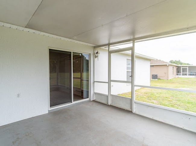 Building Photo - MOVE IN SPECIAL- Spacious 3/2 Duplex in St. Cloud Located Close to Lakefront