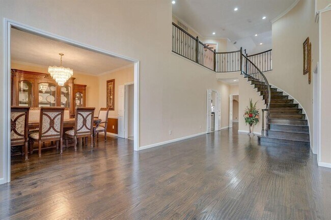 Building Photo - 2613 Brookside Dr