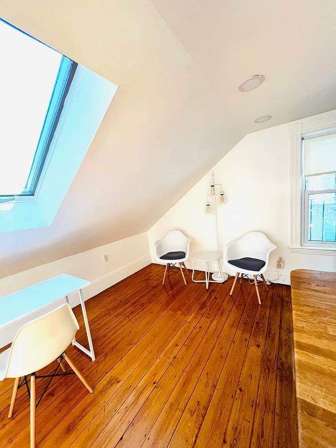 Building Photo - 9 Laurel St