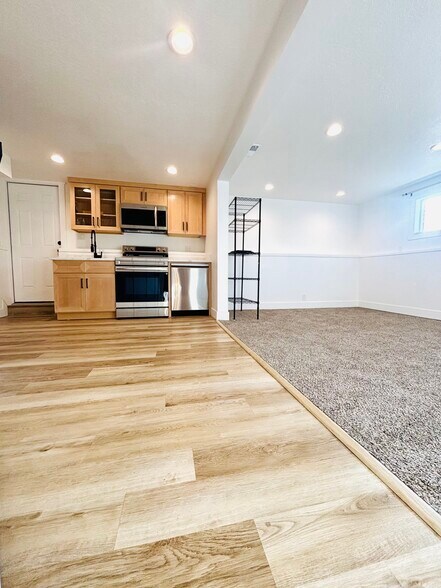 Kitchen and Lounge (Unfurnished) - 4459 S Butterfield St