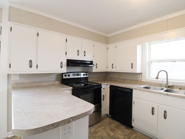 Building Photo - Rental with Country Setting!