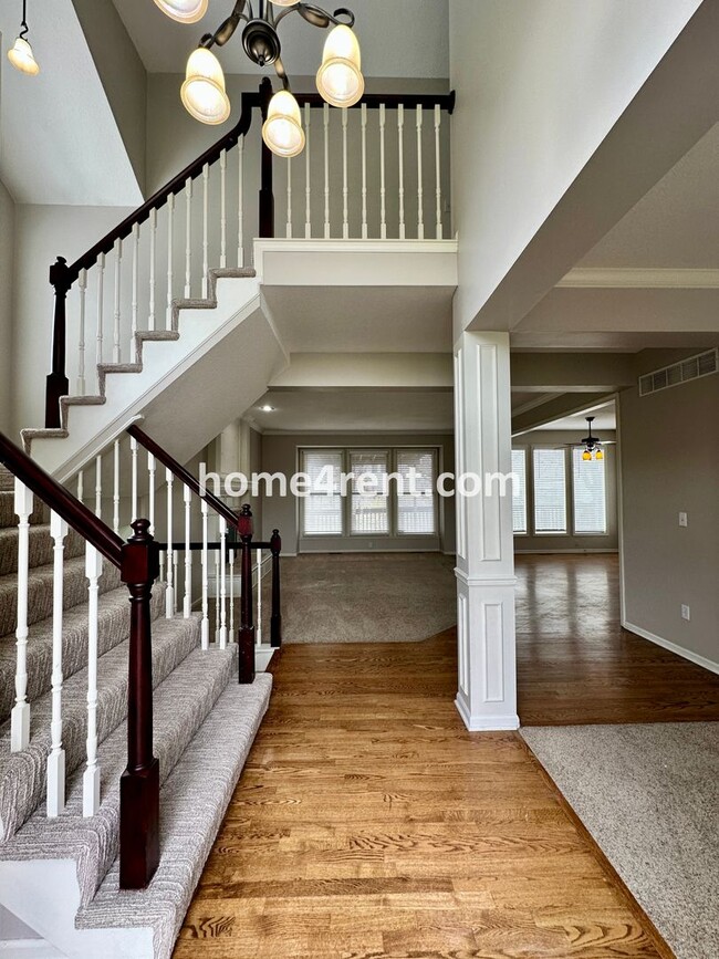 Building Photo - Beautiful Overland Park Home in Blue Valle...
