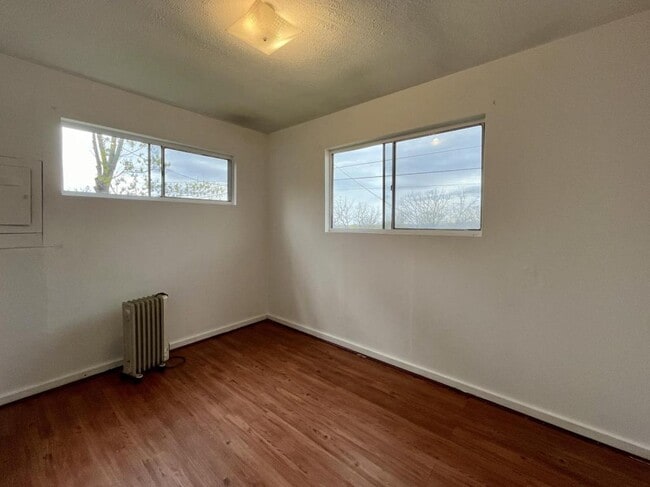 Building Photo - 318 Leonard St