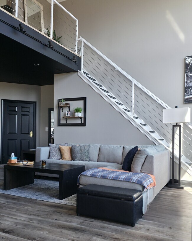 Building Photo - 1515 N Van Buren St