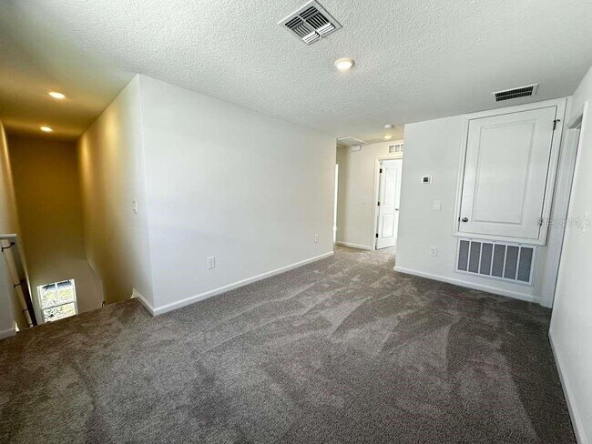 Building Photo - 5431 Meadow Walk Dr