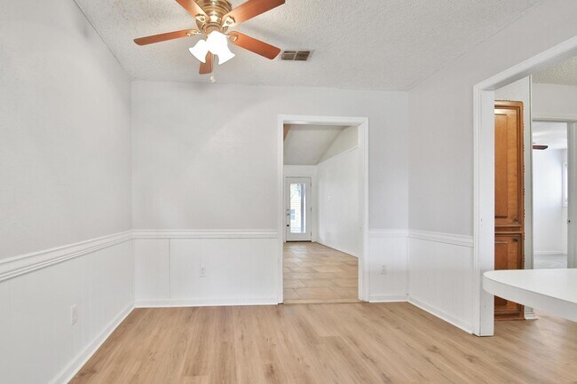 Building Photo - 4818 73rd St