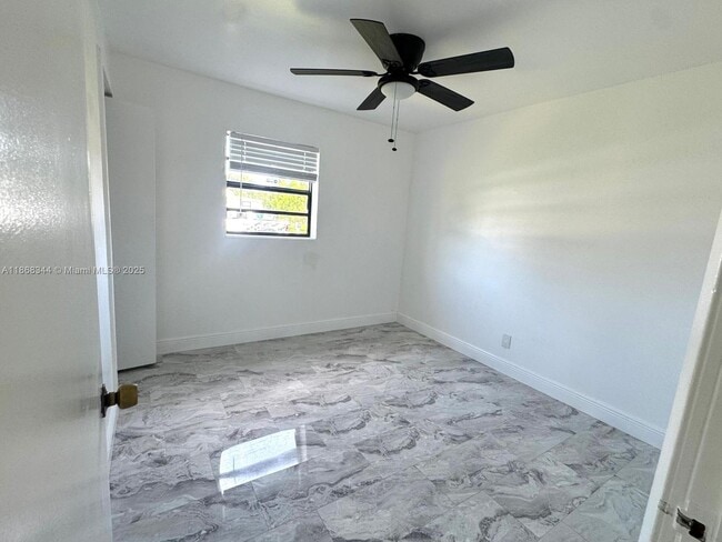 Building Photo - 4119 SW 49th St