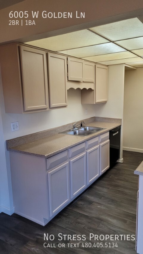 Building Photo - 2 Bedroom Town Home Near GCC!