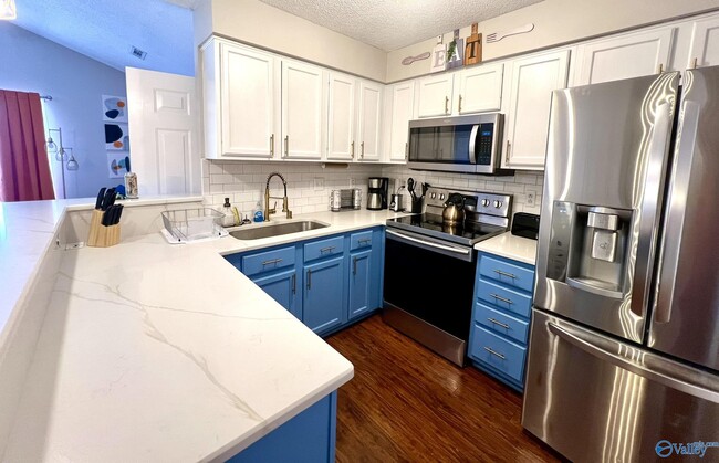 Building Photo - 341 Waters Edge Ln