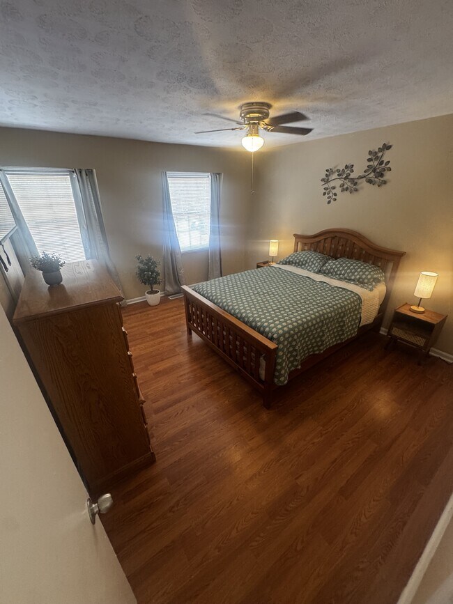 Building Photo - 127 Eaglewood Way