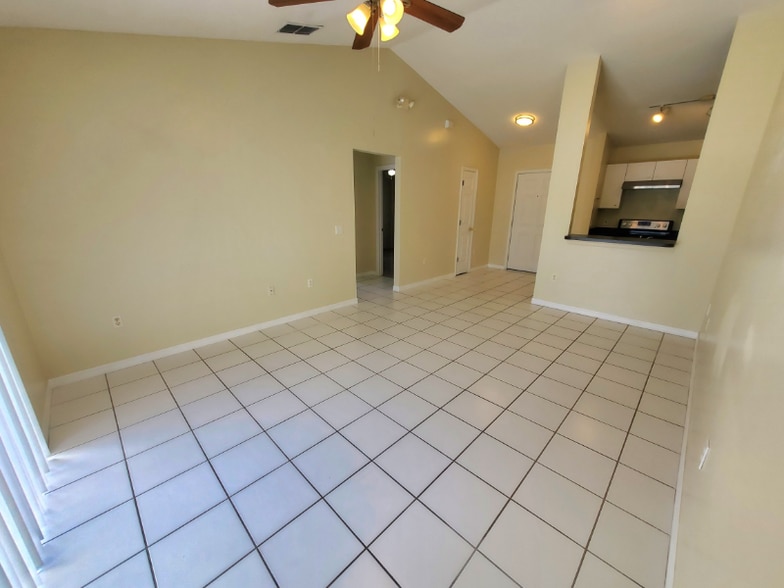 Building Photo - 705 Eagle Pointe S