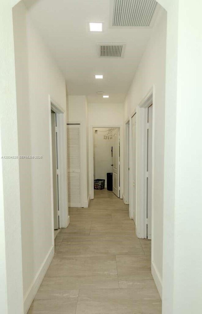 Building Photo - 8526 NW 110 Pl