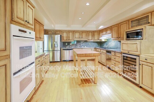 Building Photo - 114 Casa Grande