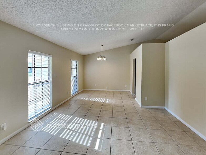 Building Photo - 10416 Deepbrook Dr