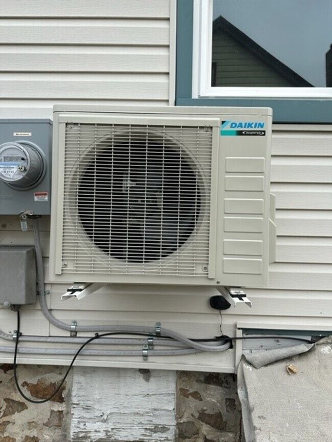 Building Photo - 129 E Market St