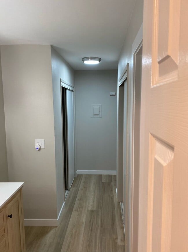 Building Photo - 1 Bed 1 Bath Remodeled Condo for Rent in L...