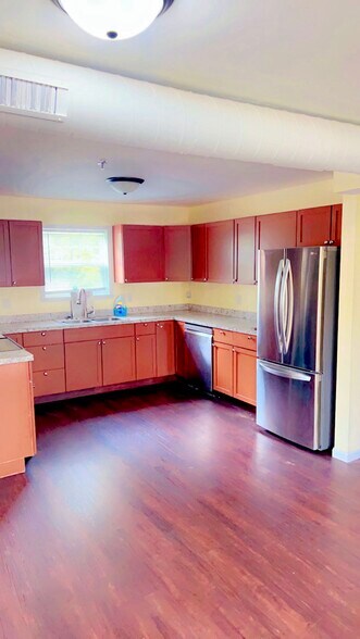 Kitchen - 957 Prosperity Ave