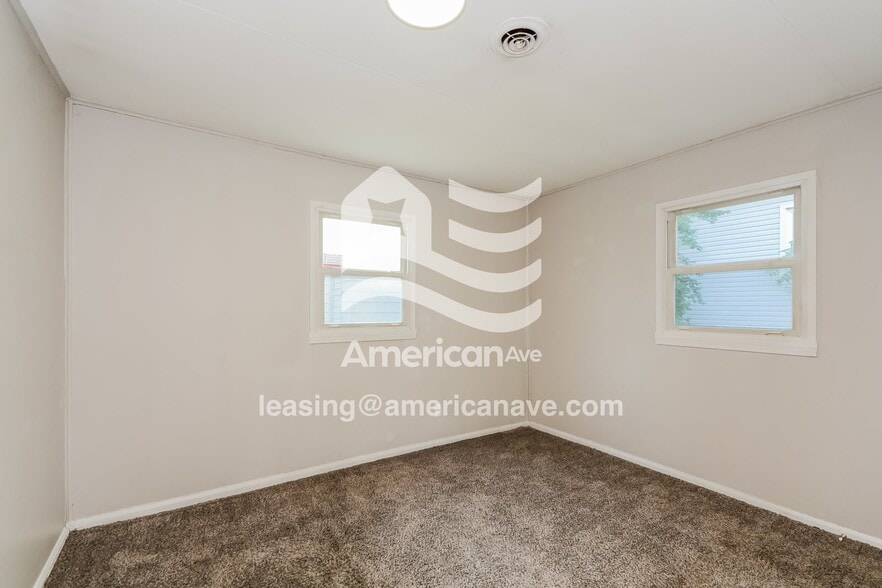 Building Photo - 6483 Simpson Ave