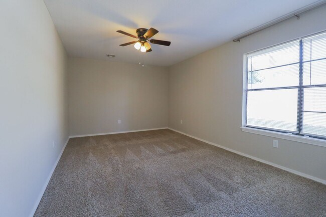 Building Photo - This Beautiful Home by Hunter Park is Wait...