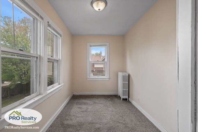 Building Photo - 3328 5th Ave S