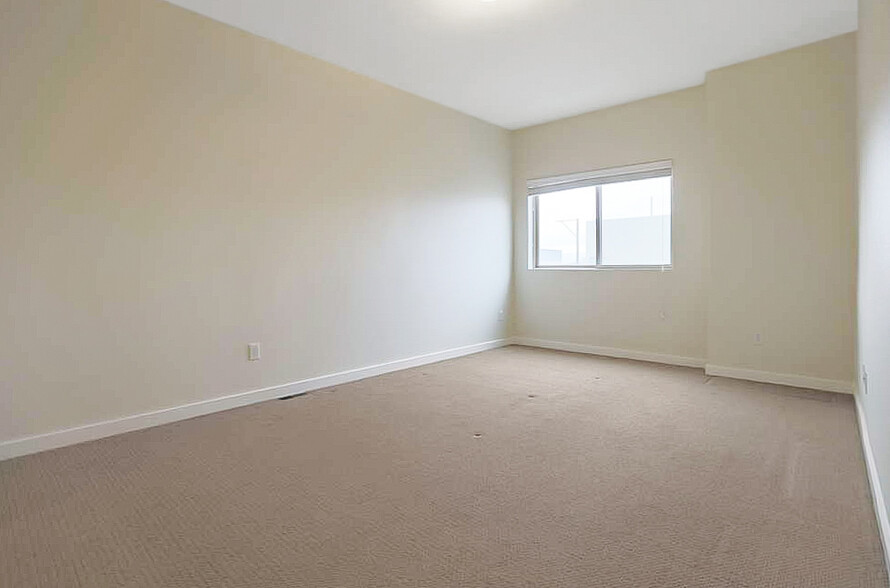 Main Bedroom - 3400 Larimer St