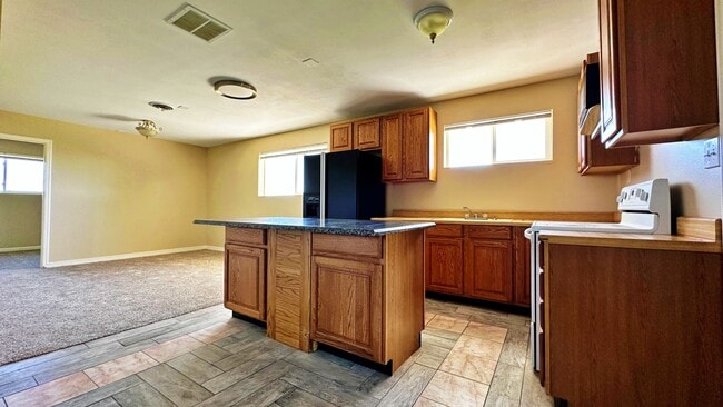 Building Photo - Quiet Guest House 2 Bed 1 Bath in the Coun...