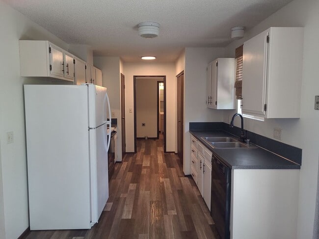Building Photo - House with Bonus Room & Garage