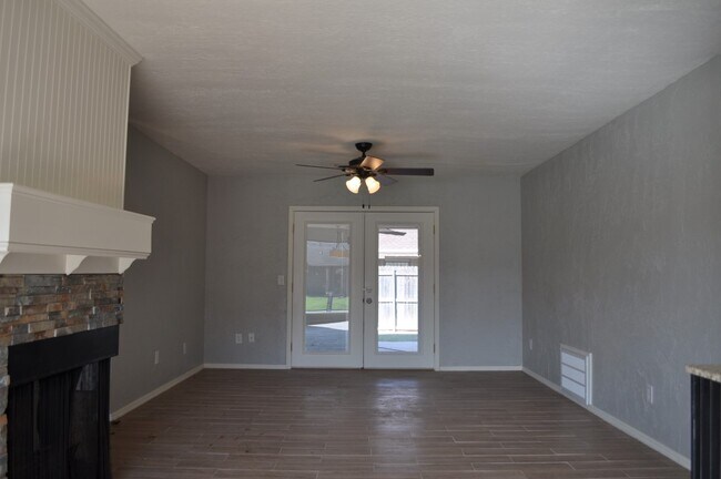 Building Photo - 6805 NW 63rd Terrace