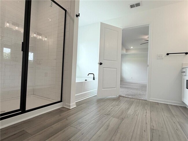 Building Photo - 207 Foxhill Dr