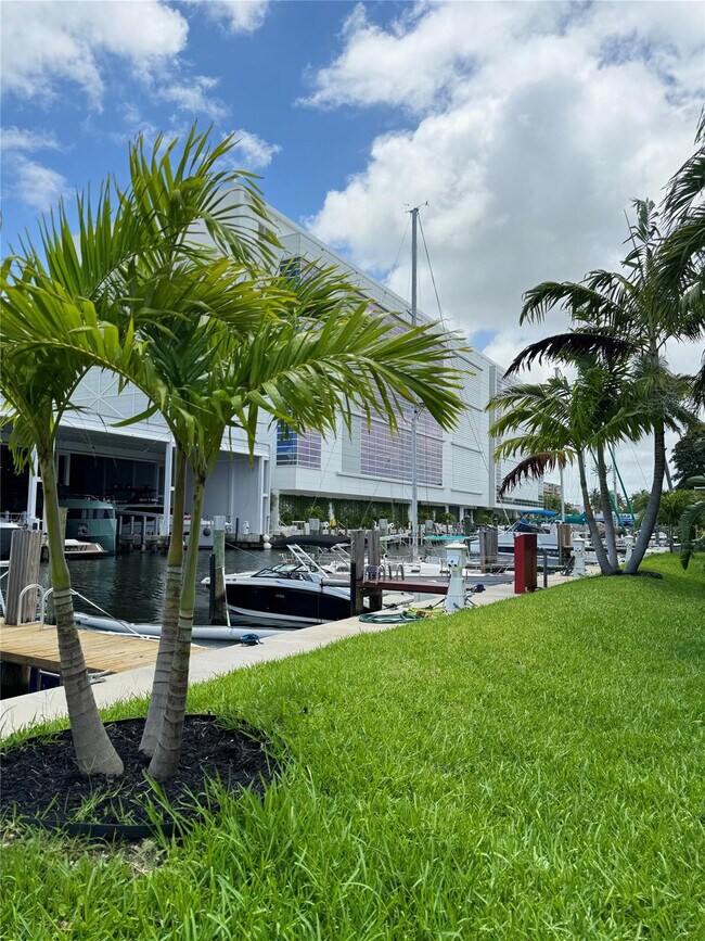 Building Photo - 1490 SE 15th St