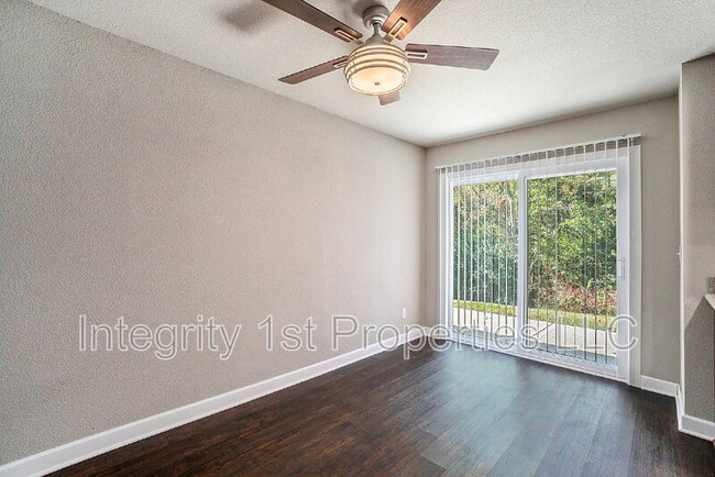 Building Photo - 6313 NE 44th St