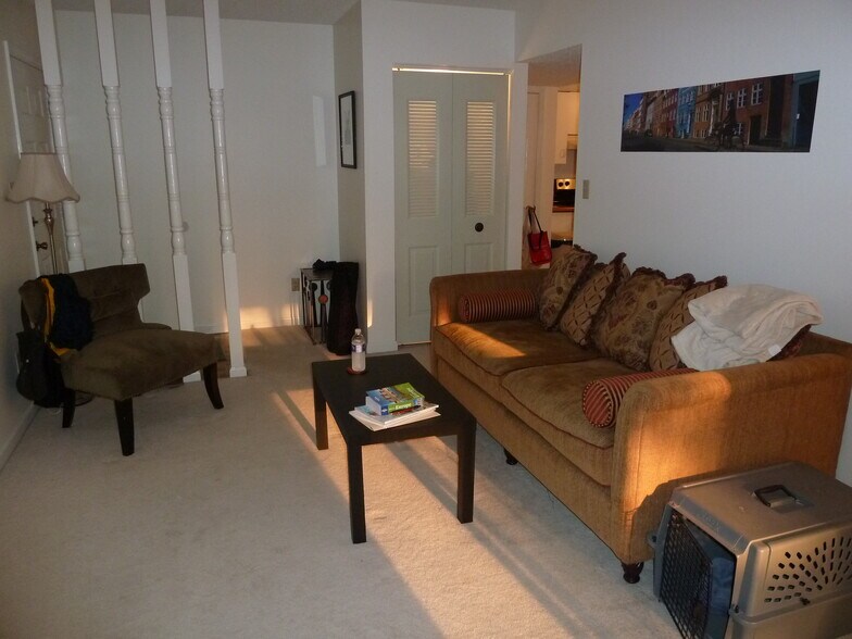 Building Photo - 8875 Flamingo Ct