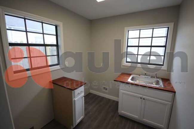Building Photo - Newly Updated Studio in Brainerd | $150 Off First Month's Rent!