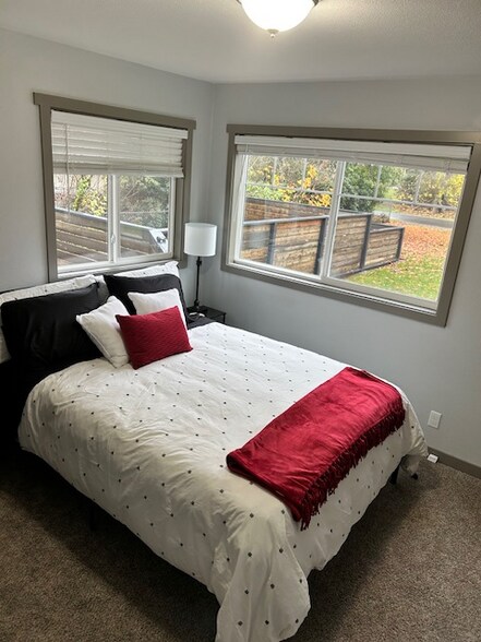 Building Photo - 11605 67th Ave E