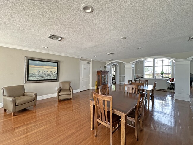 Building Photo - 152 SW Peacock Blvd