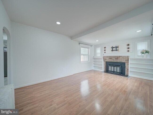Building Photo - 6625 Harrison Ln