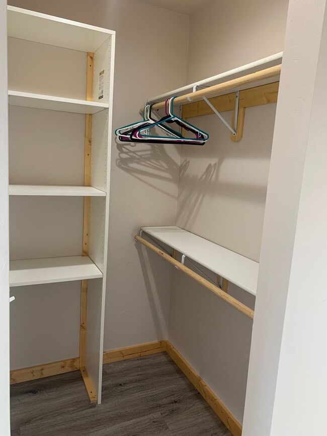 Building Photo - 702