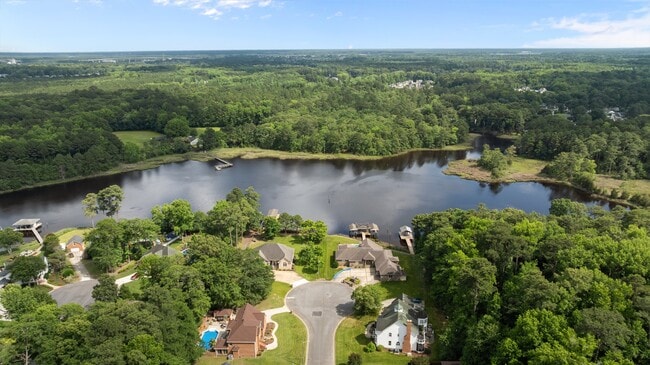 Building Photo - 2300 Greenwing Ct
