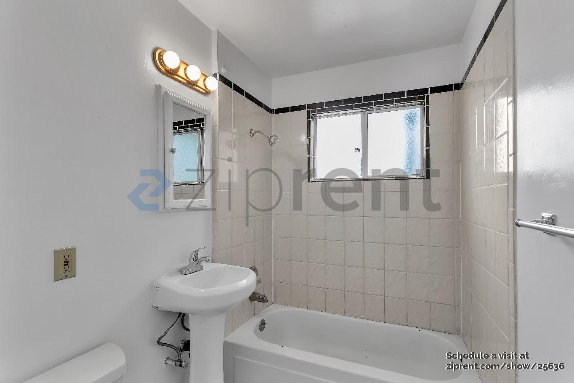 Building Photo - Unit