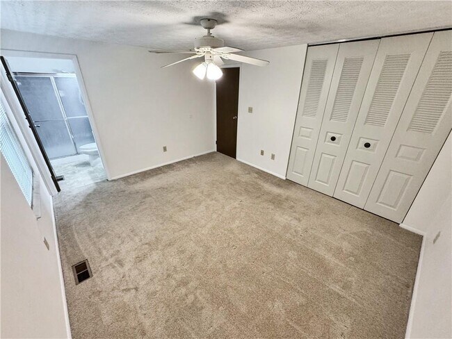 Building Photo - 100 Roswell Farms Ct