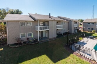 Building Photo - Pool View Condo Available!