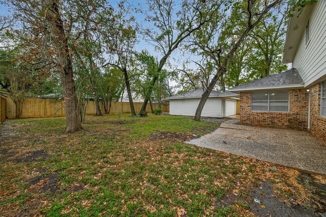 Building Photo - 422 Willow Vista Dr
