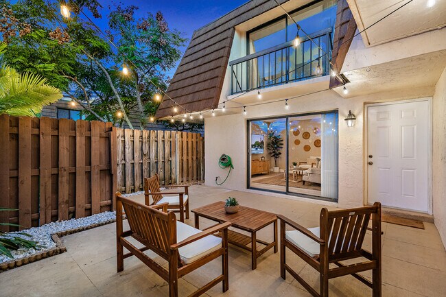 Building Photo - 825 Center St